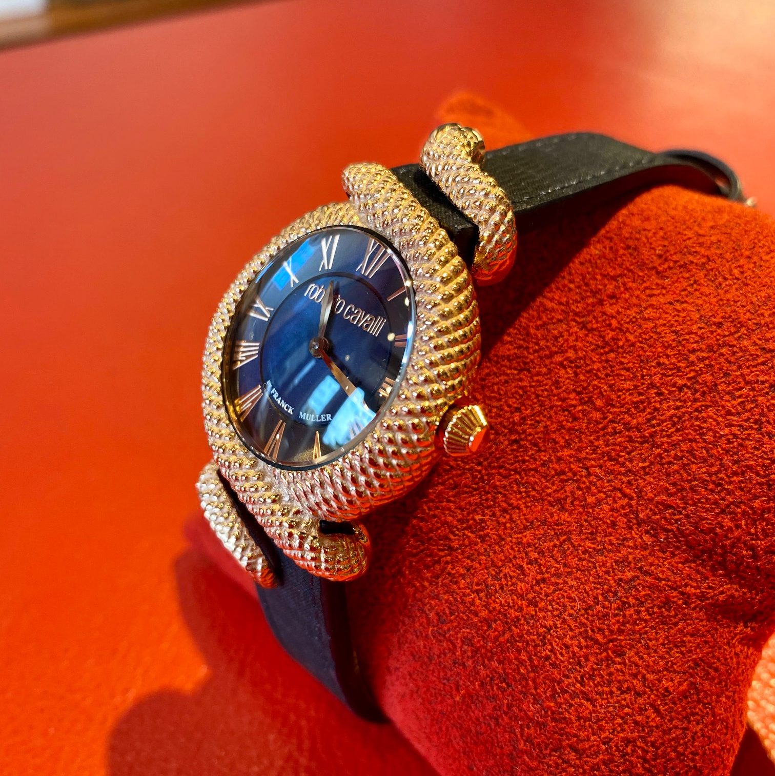A美品…綺麗な状態の商品美品 ロベルトカヴァリ by フランクミュラー 腕時計 レディース ゴールド