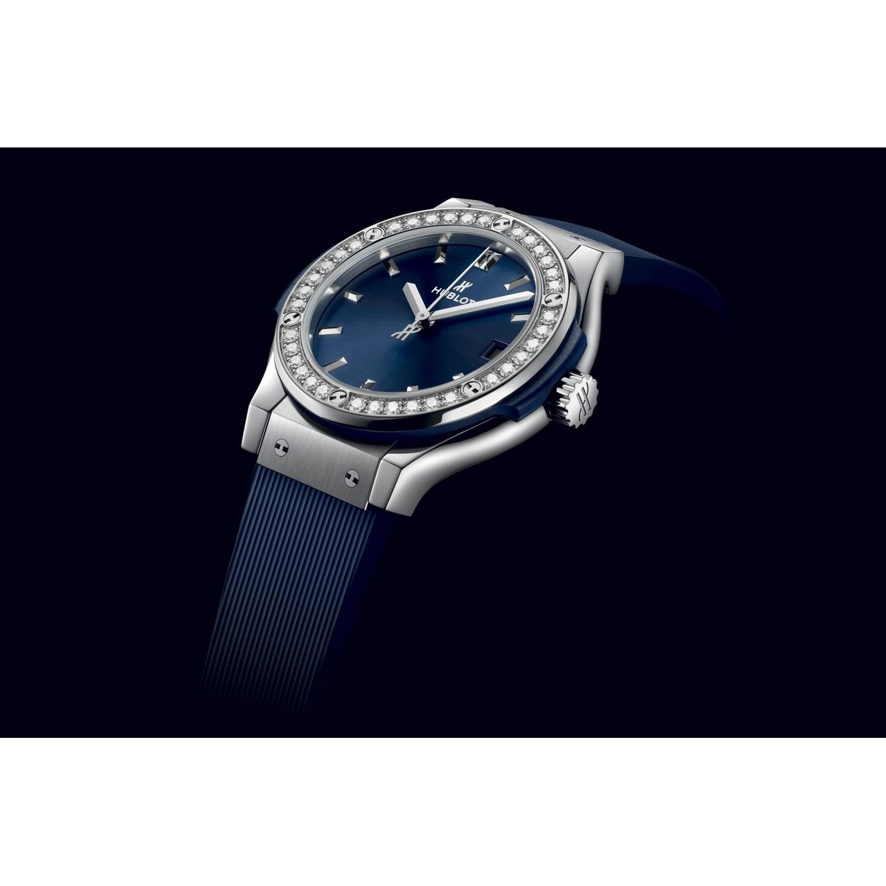 HUBLOT クラシック・フュージョン チタニウム ブルー ダイヤモンド 33mm 581.NX.7170.RX.1104