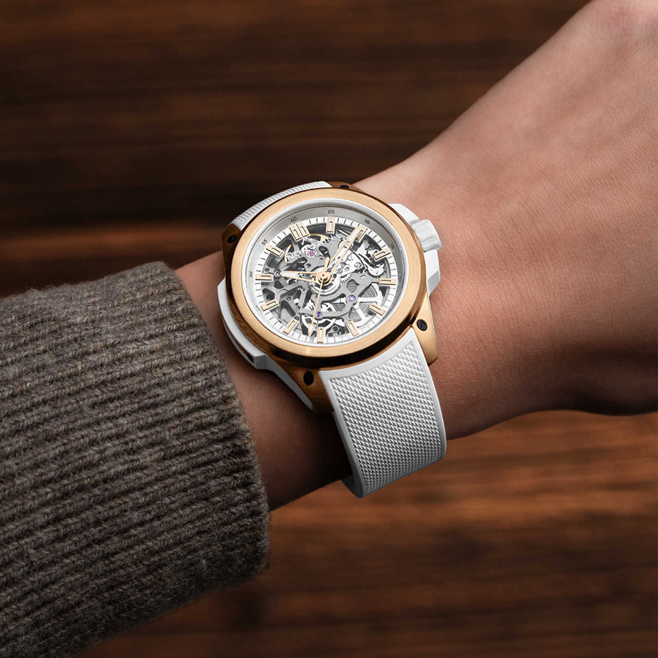 NORQAIN ワイルドワン スケルトン 39mm レッドゴールド N3001.07G01.W01 