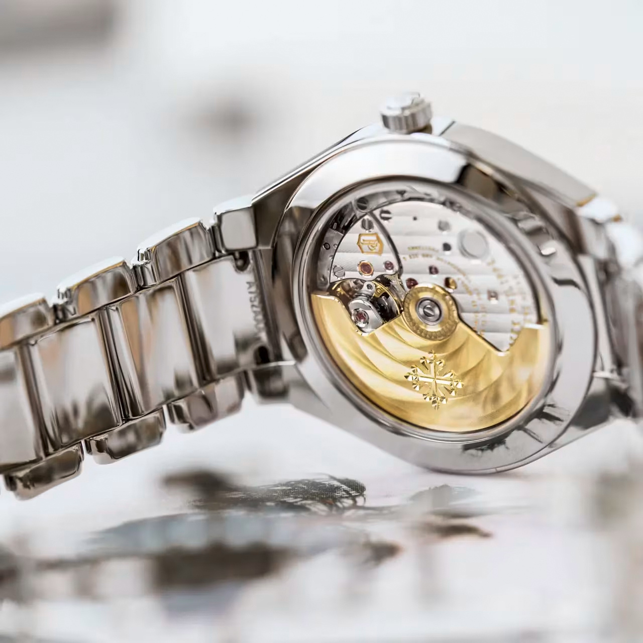 PATEK PHILIPPE TWENTY~4 AUTOMATIC 7300/1200A-001