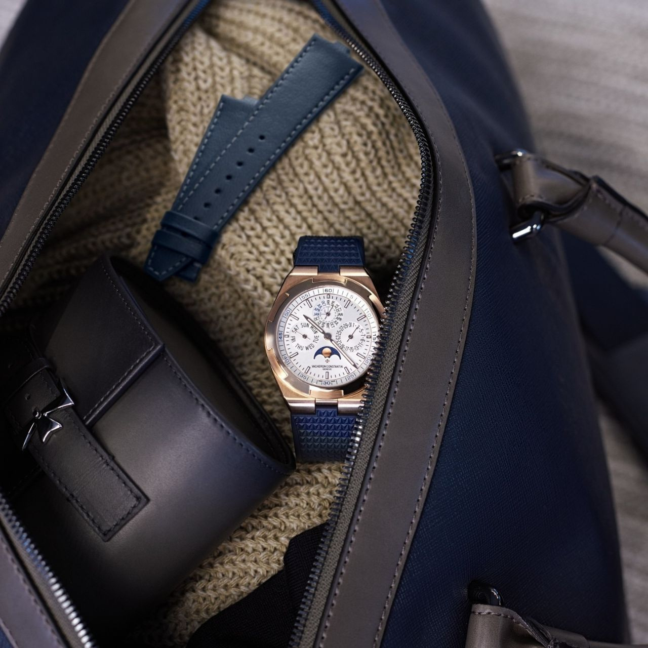 VACHERON CONSTANTIN オーヴァーシーズ エクストラフラット・パーペチュアルカレンダー 4300V/220R-B064