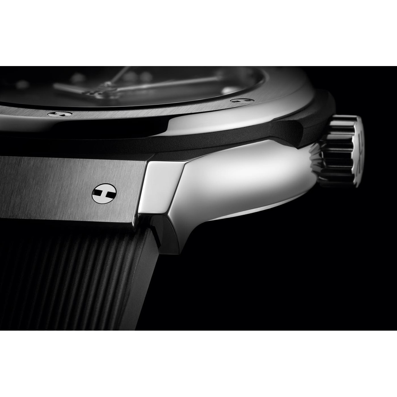 HUBLOT クラシック・フュージョン チタニウム 33mm 581.NX.1470.RX