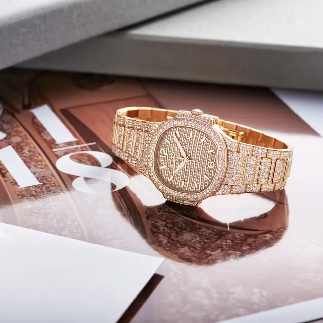 PATEK PHILIPPE 婦人用ノーチラス・ハイジュエリー《レディス・オートマチック》 7118/1450R-001