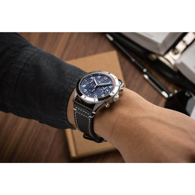 BREITLING クラシック アヴィ クロノグラフ 42 トリビュート トゥ ヴォート F4U コルセア A233801A1C1X1