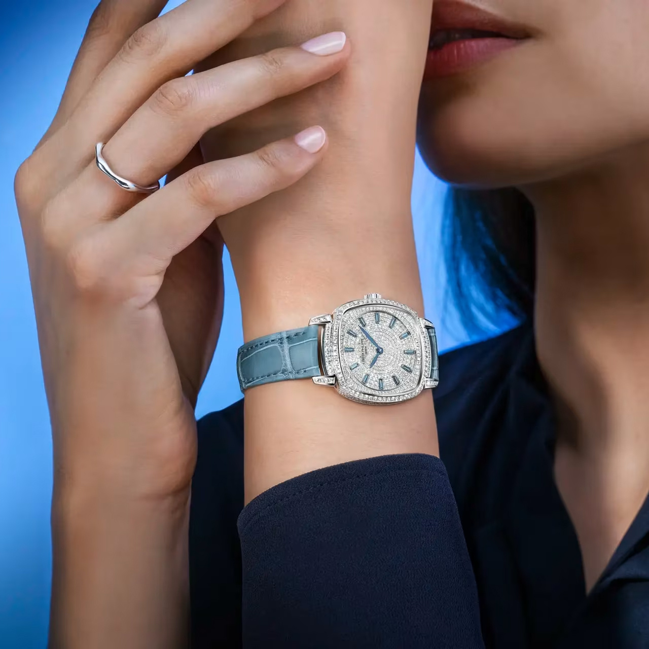 PATEK PHILIPPE ゴンドーロ・レディス・ファースト 7043/250G-001