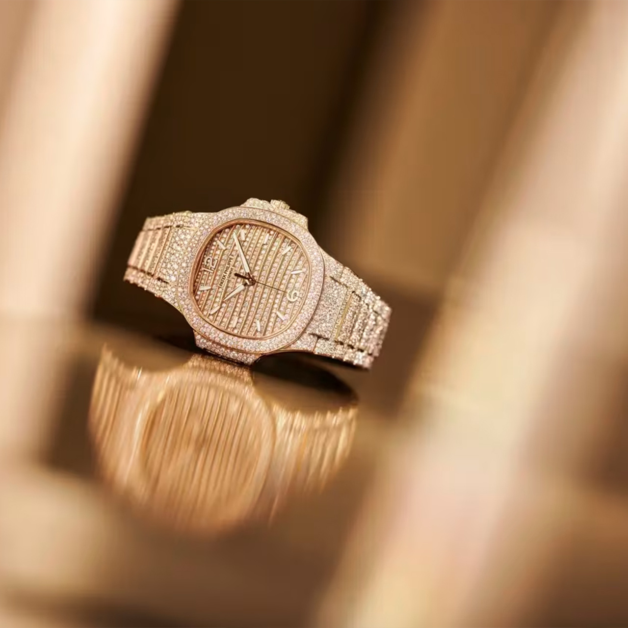 PATEK PHILIPPE 婦人用ノーチラス・ハイジュエリー《レディス・オートマチック》 7118/1450R-001