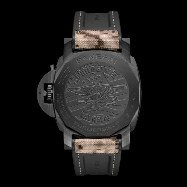 PANERAI サブマーシブル クアランタクアトロ GMT ネイビーシールズ カーボテック™ PAM01513