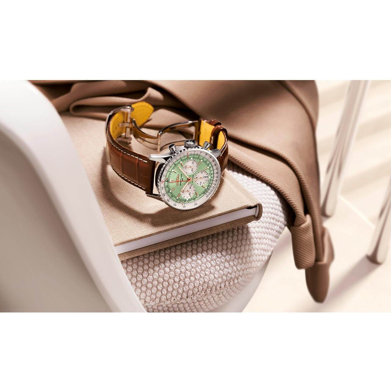 ナビタイマー B01 クロノグラフ 41 AB0139211L1P1｜BREITLING