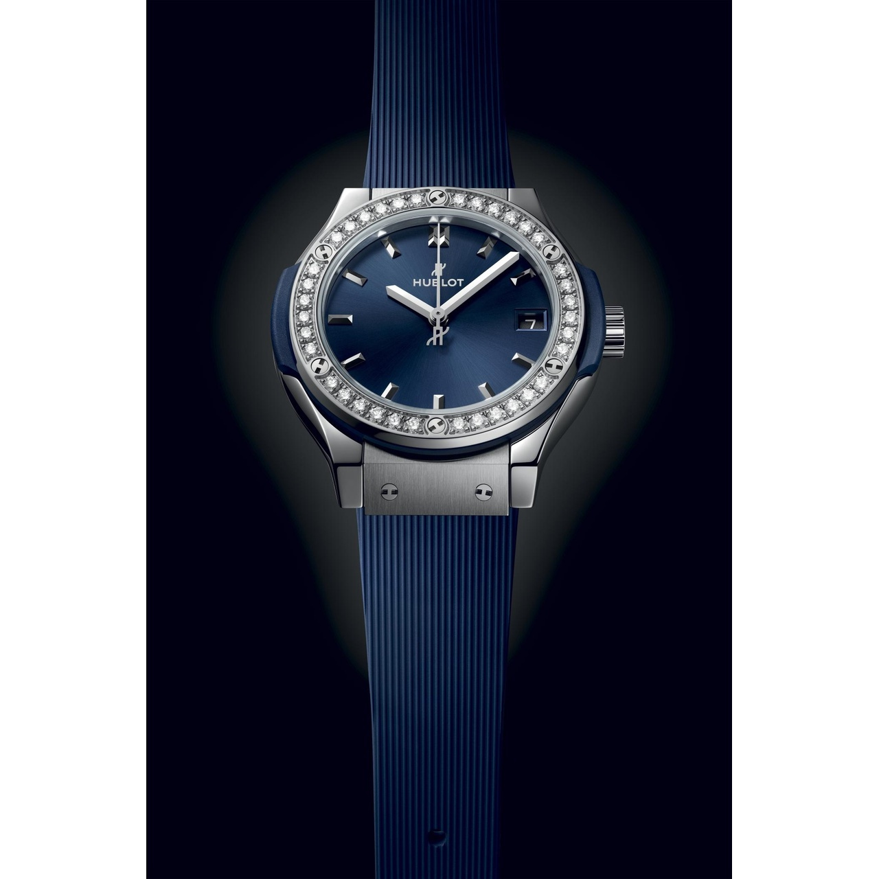 HUBLOT クラシック・フュージョン チタニウム ブルー ダイヤモンド 33mm 581.NX.7170.RX.1104