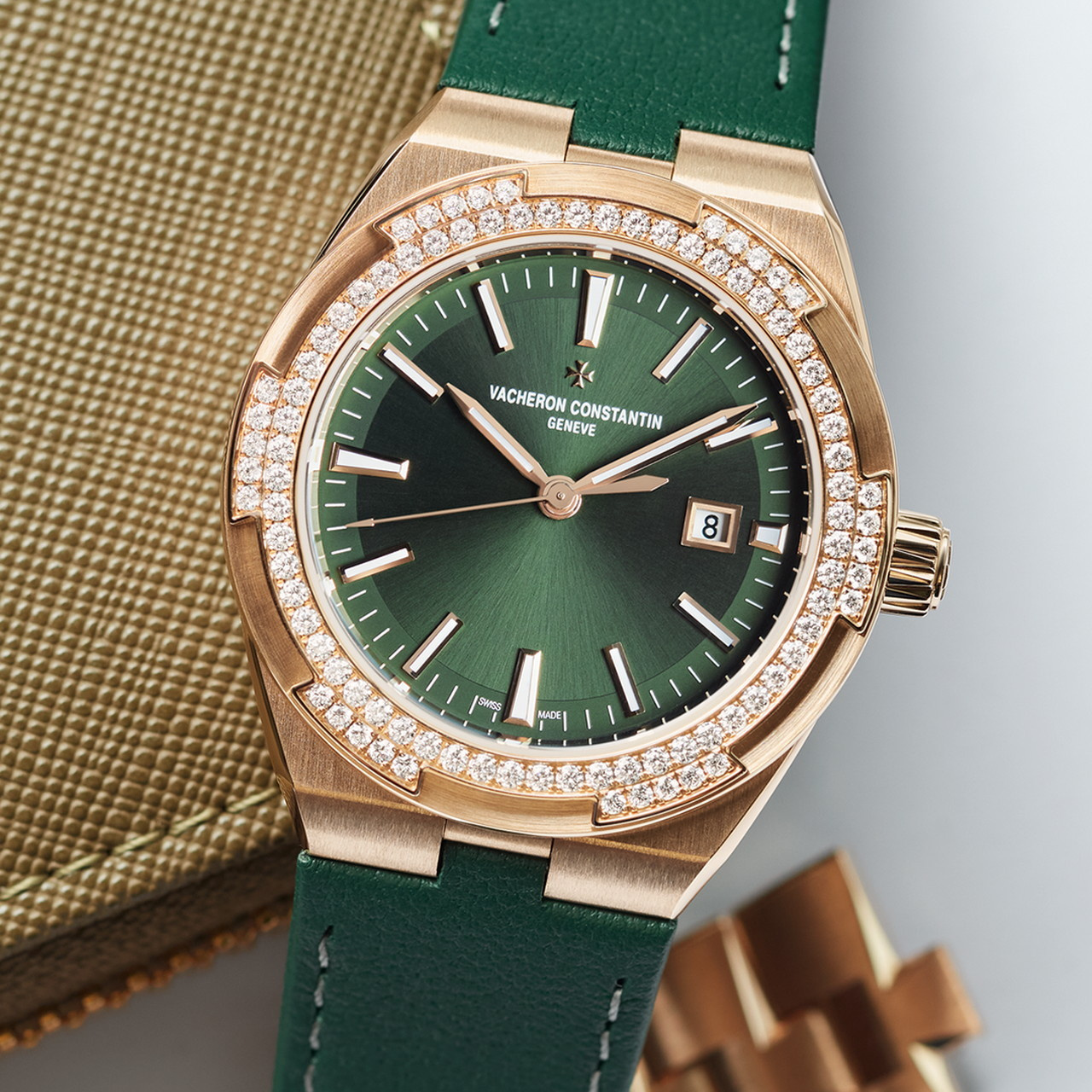 VACHERON CONSTANTIN】2代目オーヴァーシーズの魅力を解説