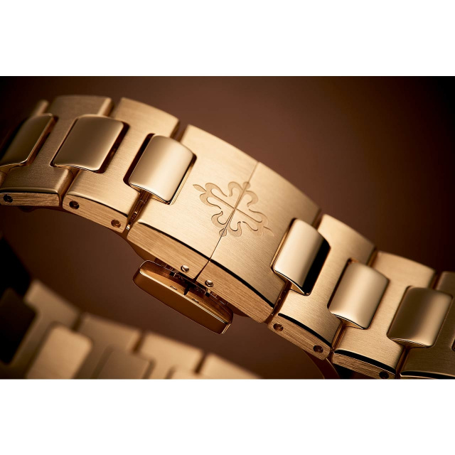 PATEK PHILIPPE 婦人用ノーチラス《レディス・オートマチック》 Ref.7118/1R-001
