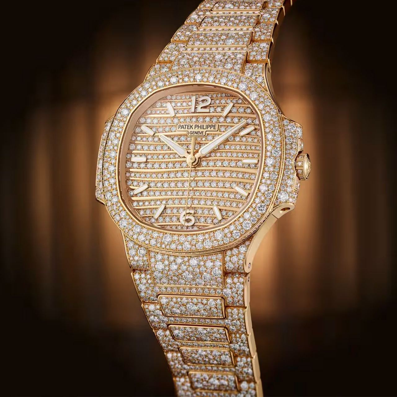 PATEK PHILIPPE 婦人用ノーチラス・ハイジュエリー《レディス・オートマチック》 7118/1450R-001