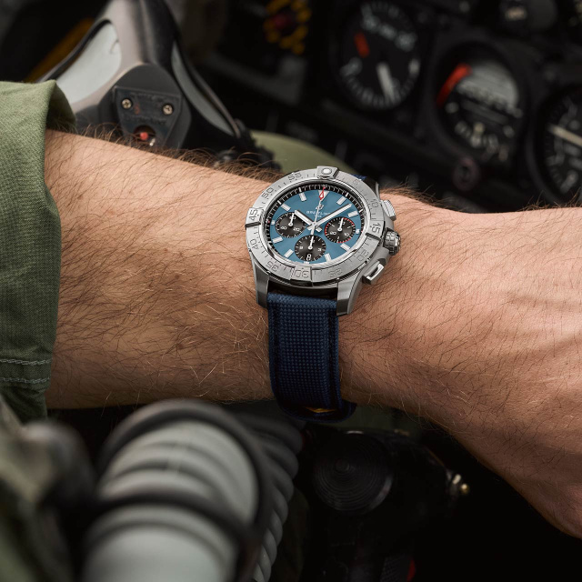 BREITLING アベンジャー B01 クロノグラフ 44 AB0147101C1X1